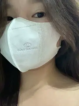 Snapshot of Rin-yiyi chatting on 02/11/26, 05:02 Rin-yiyi online show from 02/11/26, 05:02