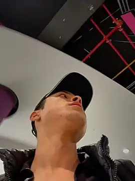 Snapshot of Eros_lee chatting on 03/22/26, 04:30 Eros lee online show from 03/22/26, 04:30