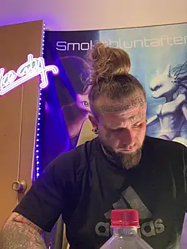 Smokebluntafterblunt online show from 04/04/26, 01:45