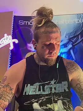 Snapshot of Smokebluntafterblunt chatting on 02/14/26, 01:22 Smokebluntafterblunt online show from 02/14/26, 01:22