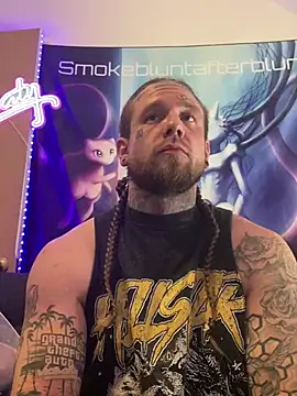 Snapshot of Smokebluntafterblunt chatting on 04/19/26, 02:01 Smokebluntafterblunt online show from 04/19/26, 02:01