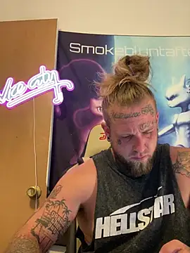 Snapshot of Smokebluntafterblunt chatting on 06/17/26, 02:33 Smokebluntafterblunt online show from 06/17/26, 02:33