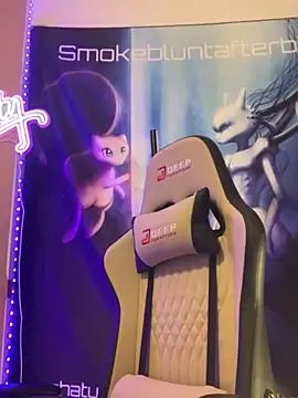 Snapshot of Smokebluntafterblunt chatting on 02/15/26, 12:26 Smokebluntafterblunt online show from 02/15/26, 12:26