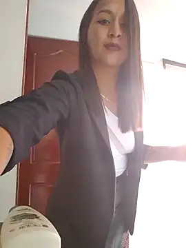 Snapshot of Paola_andrade chatting on 02/25/26, 02:17 Paola andrade online show from 02/25/26, 02:17