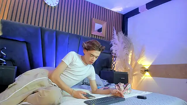 AngelDoll 1 online show from 02/09/26, 01:47