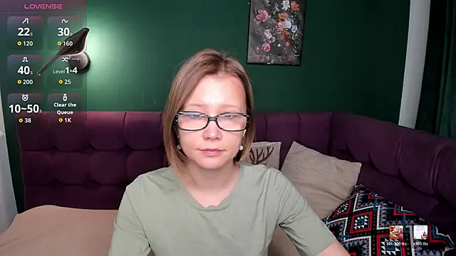 Snapshot of EmmaEthereal chatting on 06/04/26, 01:32 EmmaEthereal online show from 06/04/26, 01:32