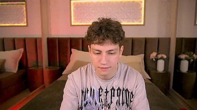 Snapshot of StefanBev chatting on 02/19/26, 07:33 StefanBev online show from 02/19/26, 07:33