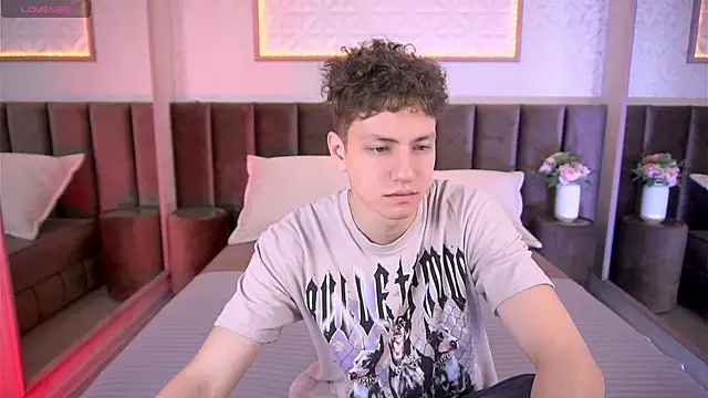 Snapshot of StefanBev chatting on 02/08/26, 07:44 StefanBev online show from 02/08/26, 07:44