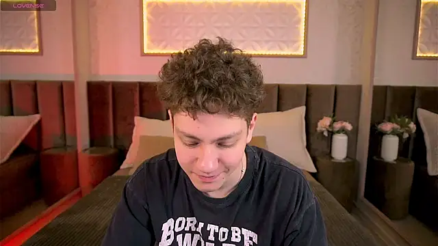 Snapshot of StefanBev chatting on 02/18/26, 07:32 StefanBev online show from 02/18/26, 07:32