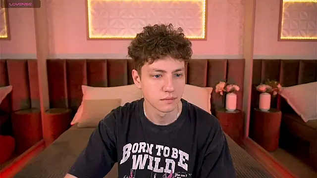 Snapshot of StefanBev chatting on 02/20/26, 07:38 StefanBev online show from 02/20/26, 07:38