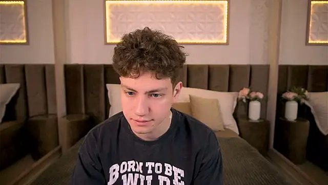 Snapshot of StefanBev chatting on 02/13/26, 07:25 StefanBev online show from 02/13/26, 07:25