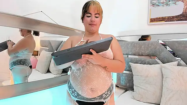 Snapshot of Katey_Curvy01_ chatting on 02/17/26, 11:51 Katey Curvy01 online show from 02/17/26, 11:51