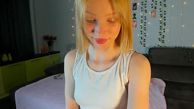 Kiracute18 online show from 05/19/26, 07:43