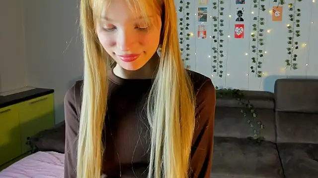 Kiracute18 online show from 03/20/26, 06:09