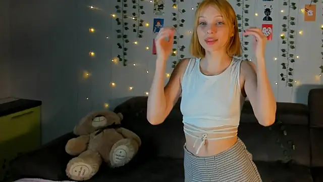 Kiracute18 online show from 03/24/26, 07:03