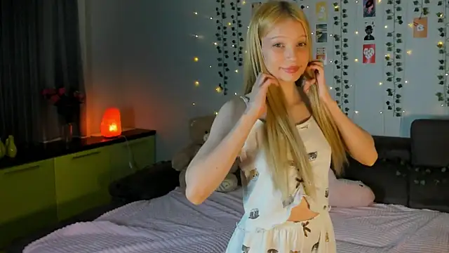 Kiracute18 online show from 04/24/26, 04:53