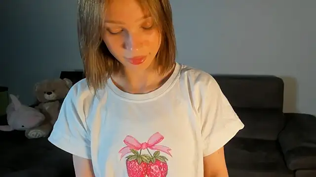 Snapshot of Kiracute18 chatting on 06/14/26, 06:42 Kiracute18 online show from 06/14/26, 06:42
