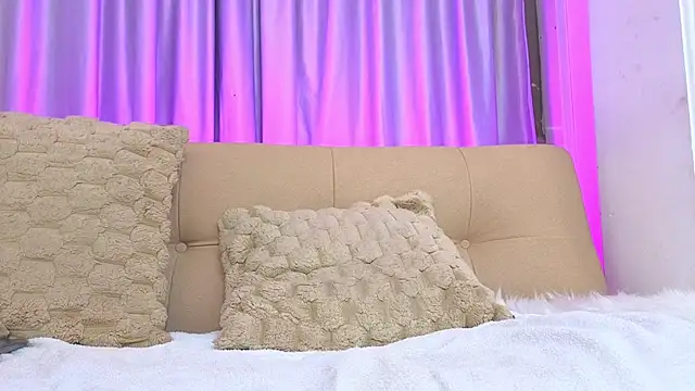 Snapshot of Mia_Naive chatting on 02/28/26, 12:05 Mia Naive online show from 02/28/26, 12:05