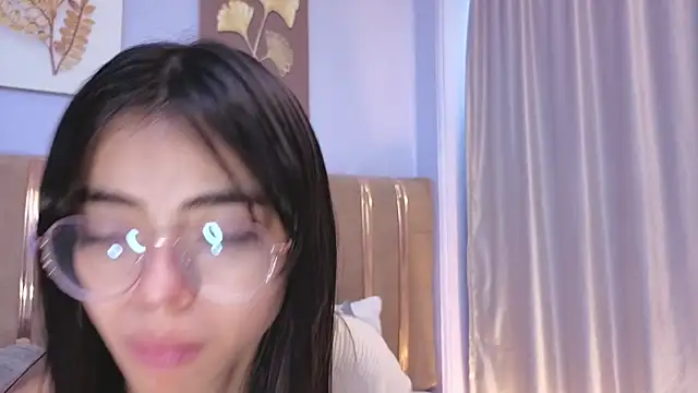 Snapshot of Mia_Naive chatting on 06/17/26, 12:04 Mia Naive online show from 06/17/26, 12:04