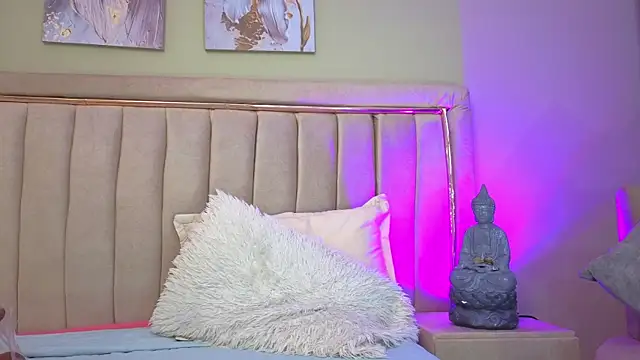 Mia Naive online show from 04/25/26, 11:35
