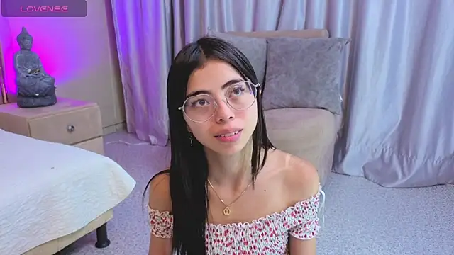 Mia Naive online show from 05/08/26, 11:36