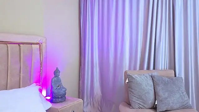 Mia Naive online show from 04/17/26, 11:57