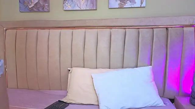 Mia Naive online show from 03/14/26, 12:11