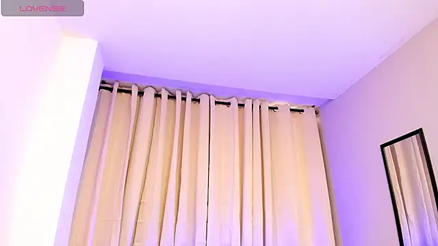 Mia Naive online show from 05/25/26, 04:17