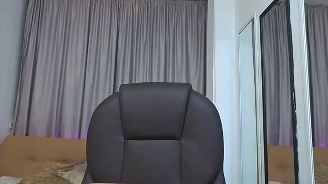 Mia Naive online show from 03/27/26, 12:28