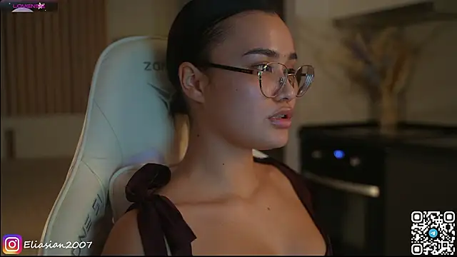 Snapshot of Eliasian chatting on 02/21/26, 01:46 Eliasian online show from 02/21/26, 01:46