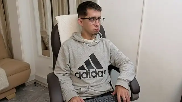 Tommas Jhonson online show from 03/10/26, 03:54