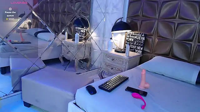 LunaJohns online show from 03/20/26, 12:39