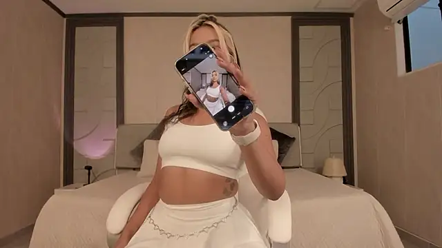 alicee clark  online show from 03/25/26, 12:04