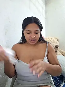 Snapshot of AnnaMil3J chatting on 02/28/26, 05:01 AnnaMil3J online show from 02/28/26, 05:01