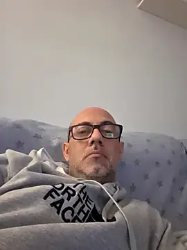 Snapshot of pareja47 chatting on 03/11/26, 11:54 pareja47 online show from 03/11/26, 11:54