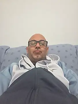 Snapshot of pareja47 chatting on 02/17/26, 09:06 pareja47 online show from 02/17/26, 09:06