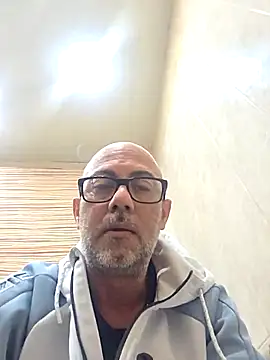 pareja47 online show from 04/23/26, 05:36