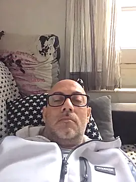 Snapshot of pareja47 chatting on 04/07/26, 09:00 pareja47 online show from 04/07/26, 09:00