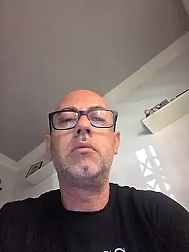 pareja47 online show from 04/21/26, 08:32