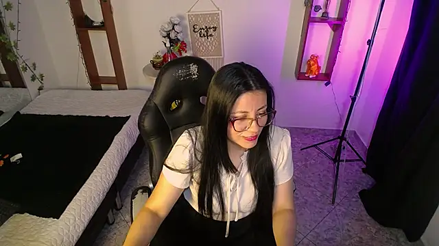 QueenRose94 online show from 04/13/26, 12:53