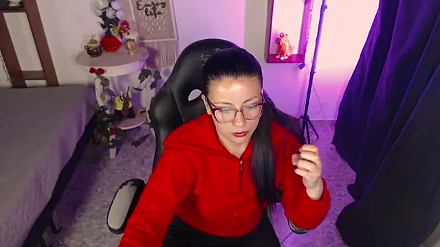 QueenRose94 online show from 04/10/26, 01:40