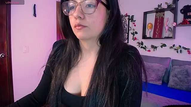 Snapshot of QueenRose94 chatting on 02/14/26, 01:00 QueenRose94 online show from 02/14/26, 01:00