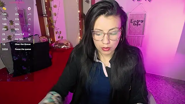 Snapshot of QueenRose94 chatting on 02/27/26, 12:27 QueenRose94 online show from 02/27/26, 12:27