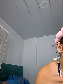 Snapshot of Wild_lilhyy chatting on 05/30/26, 10:04 Wild lilhyy online show from 05/30/26, 10:04