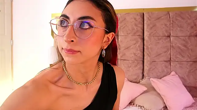 EmmaClark   online show from 04/06/26, 08:21