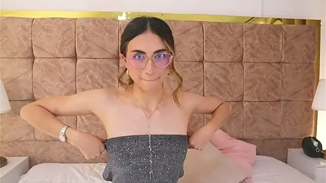 EmmaClark   online show from 03/28/26, 07:37