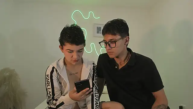 Snapshot of hardcoreheat_ind chatting on 03/01/26, 01:05 hardcoreheat ind online show from 03/01/26, 01:05