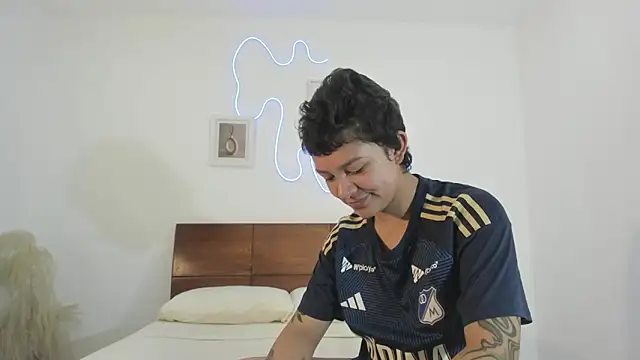 Snapshot of hardcoreheat_ind chatting on 02/26/26, 01:05 hardcoreheat ind online show from 02/26/26, 01:05