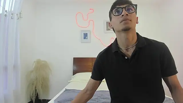 Snapshot of hardcoreheat_ind chatting on 02/17/26, 11:02 hardcoreheat ind online show from 02/17/26, 11:02