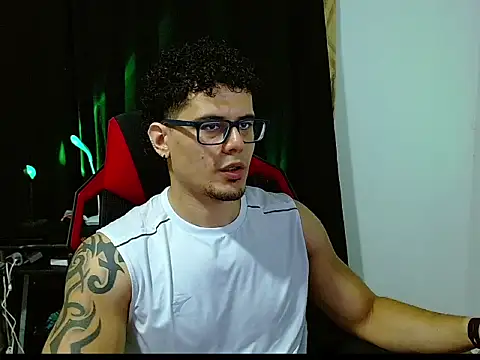 Snapshot of Logan0626 chatting on 02/19/26, 12:18 Logan0626 online show from 02/19/26, 12:18